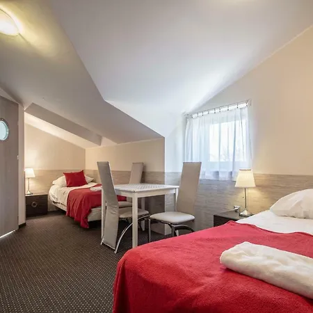 33 Blisko Plazy Apartahotel