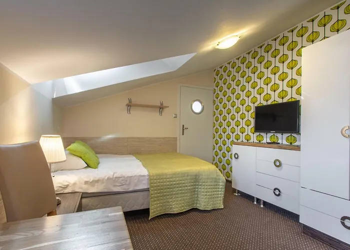 アパートホテル 33 Blisko Plazy 3*